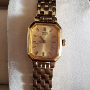 Seiko Accessories - SEIKO thin femanine watch Seiko Accessories - SEIKO thin femanine watch